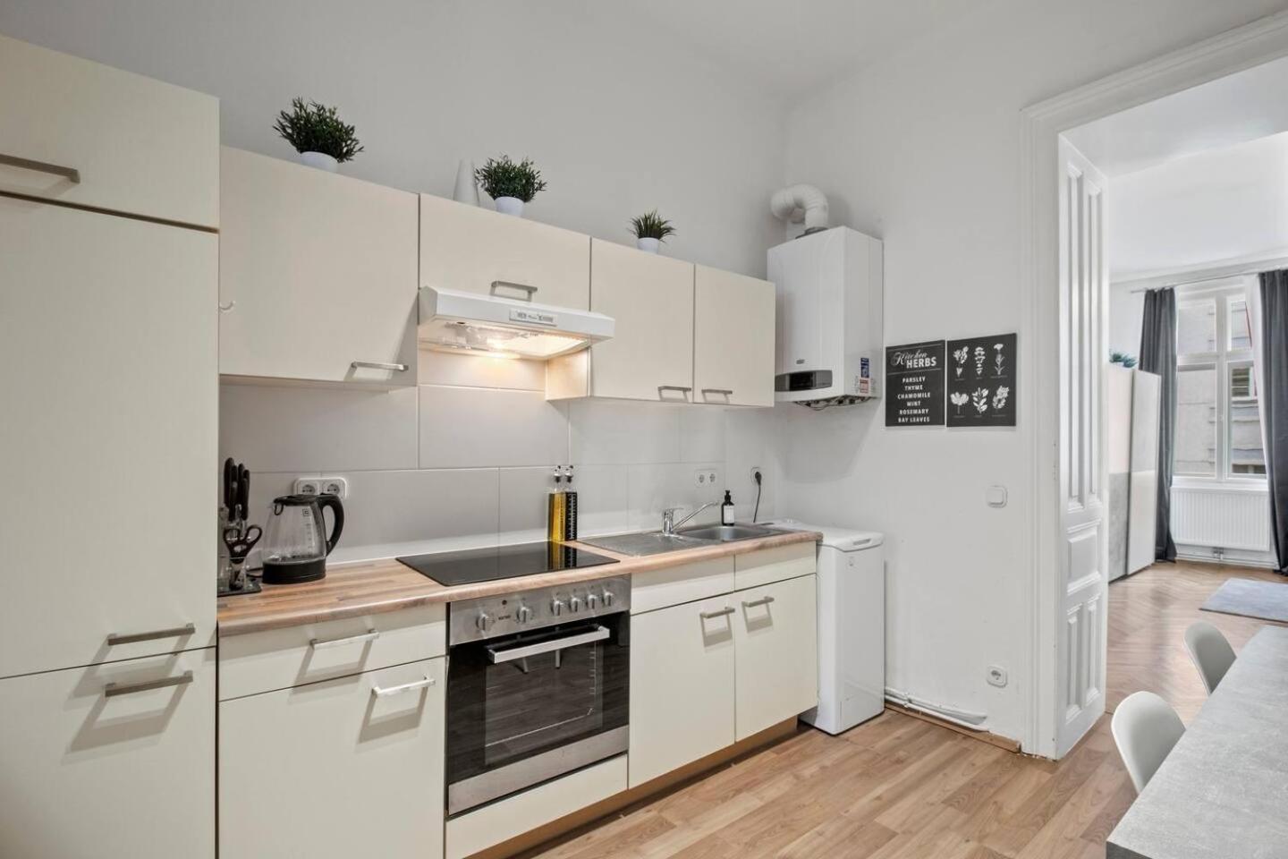 Apartment, Central, 2 Min To U1 Keplerplatz Vienna