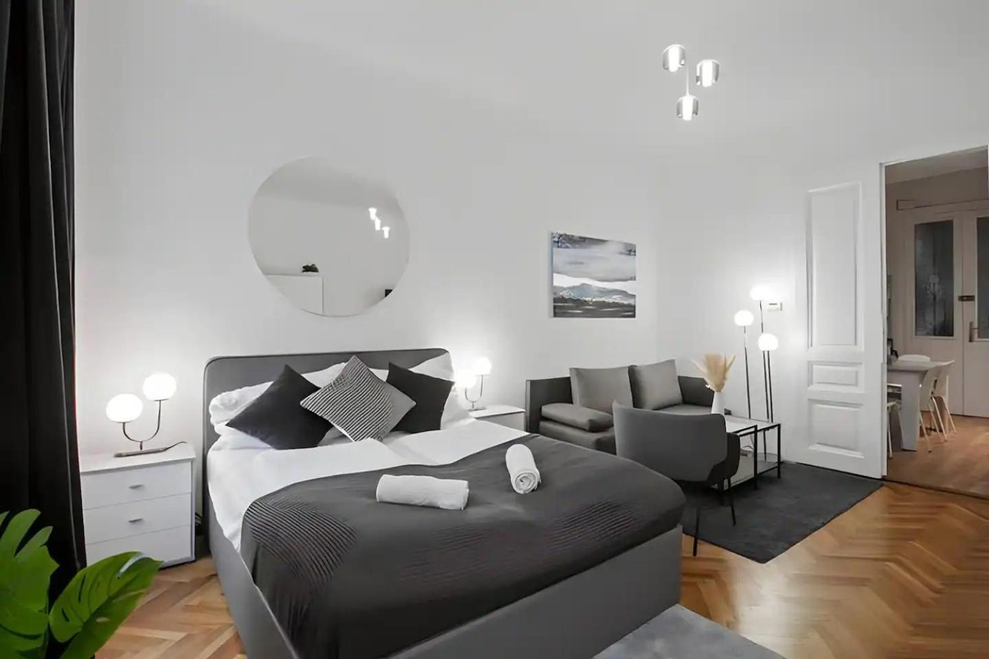 Apartment, Central, 2 Min To U1 Keplerplatz Apartment *