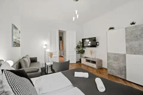 Apartment, Central, 2 Min To U1 Keplerplatz Apartment *