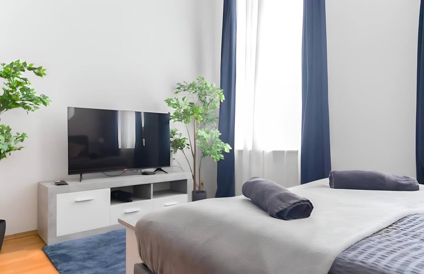 Apartment, Central, 2 Min To U1 Keplerplatz Apartment *